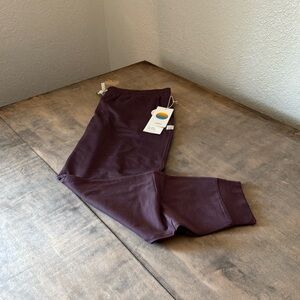 Vuori Women’s joggers in Elderberry